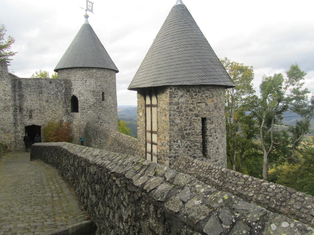 Hotel Zur Burg Nuerburg 외부 사진