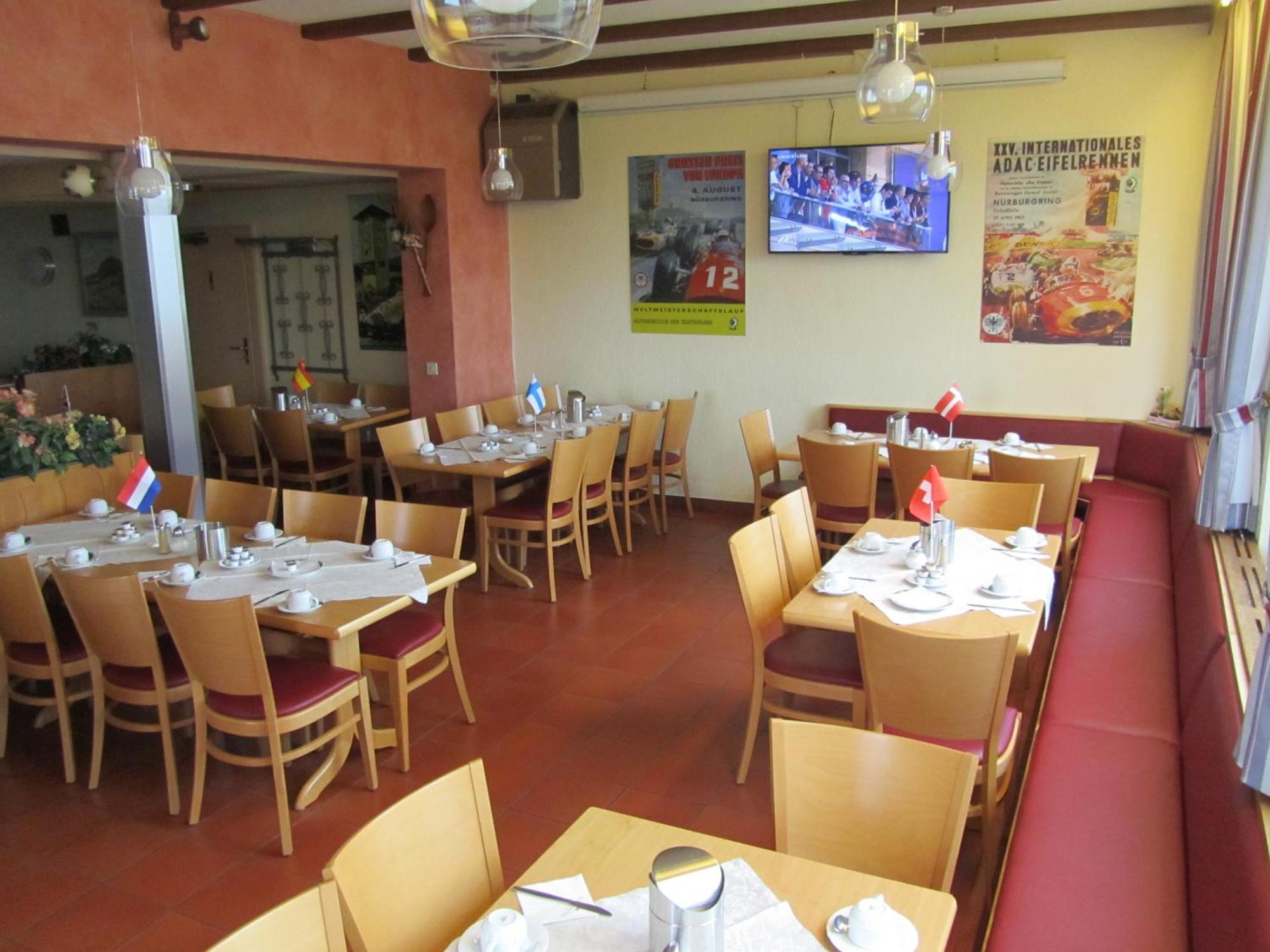 Hotel Zur Burg Nuerburg 외부 사진