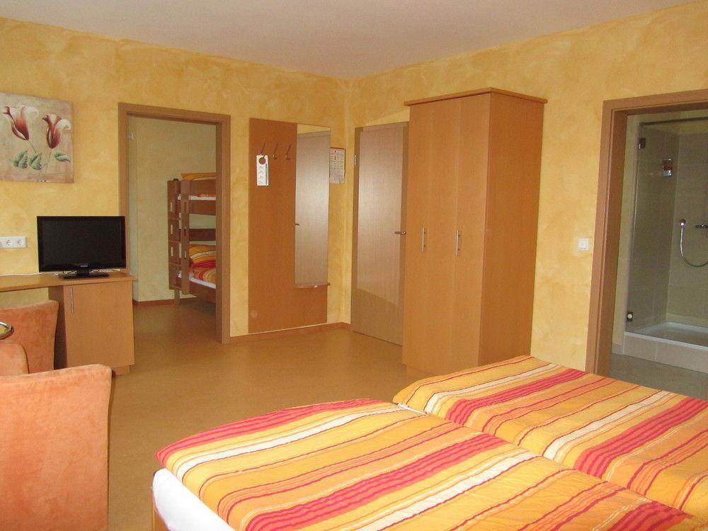 Hotel Zur Burg Nuerburg 외부 사진
