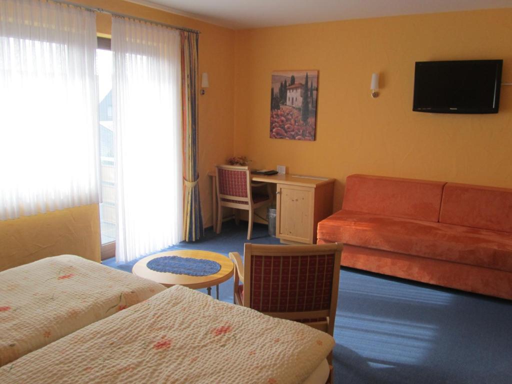Hotel Zur Burg Nuerburg 객실 사진