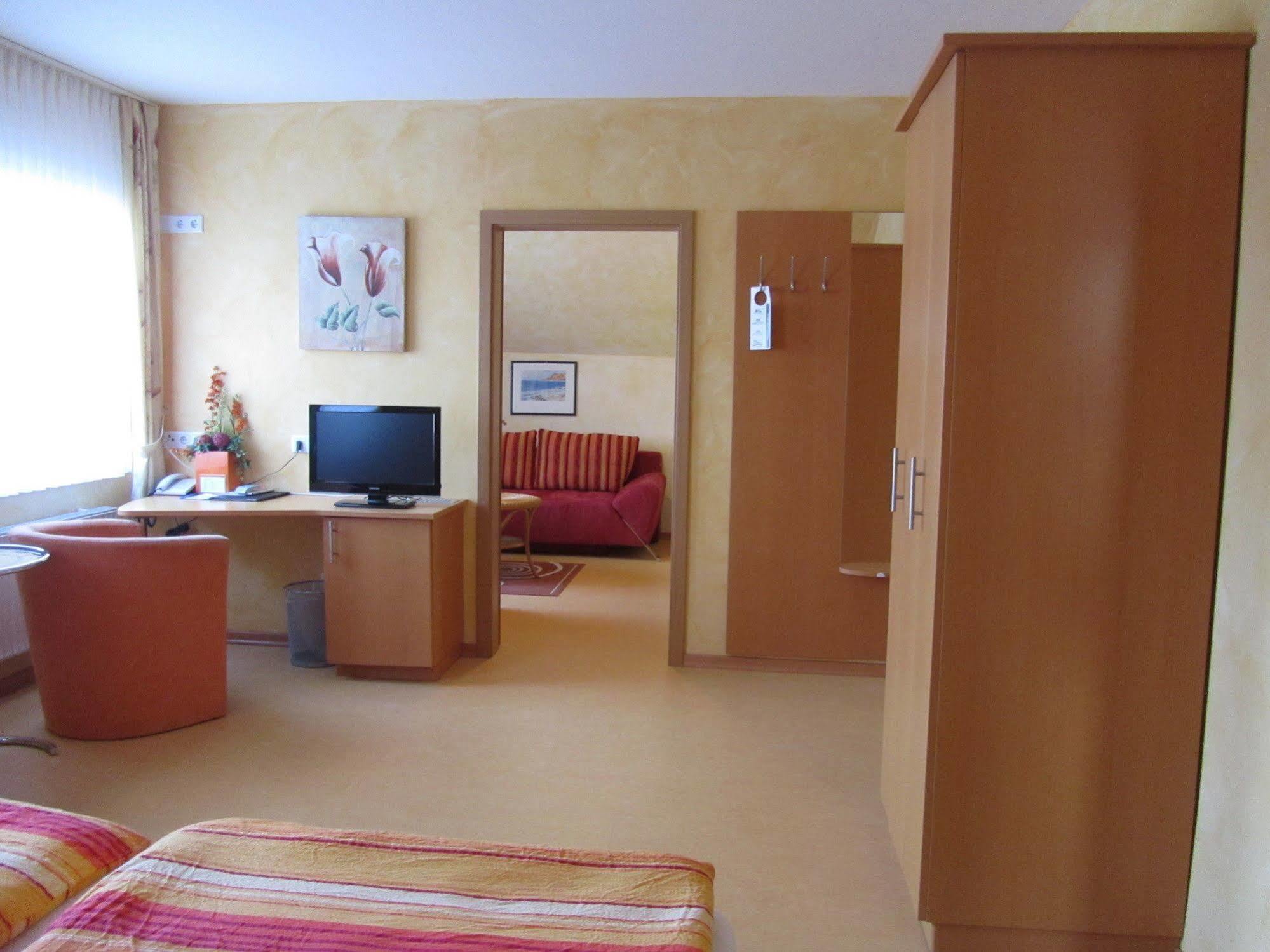 Hotel Zur Burg Nuerburg 외부 사진
