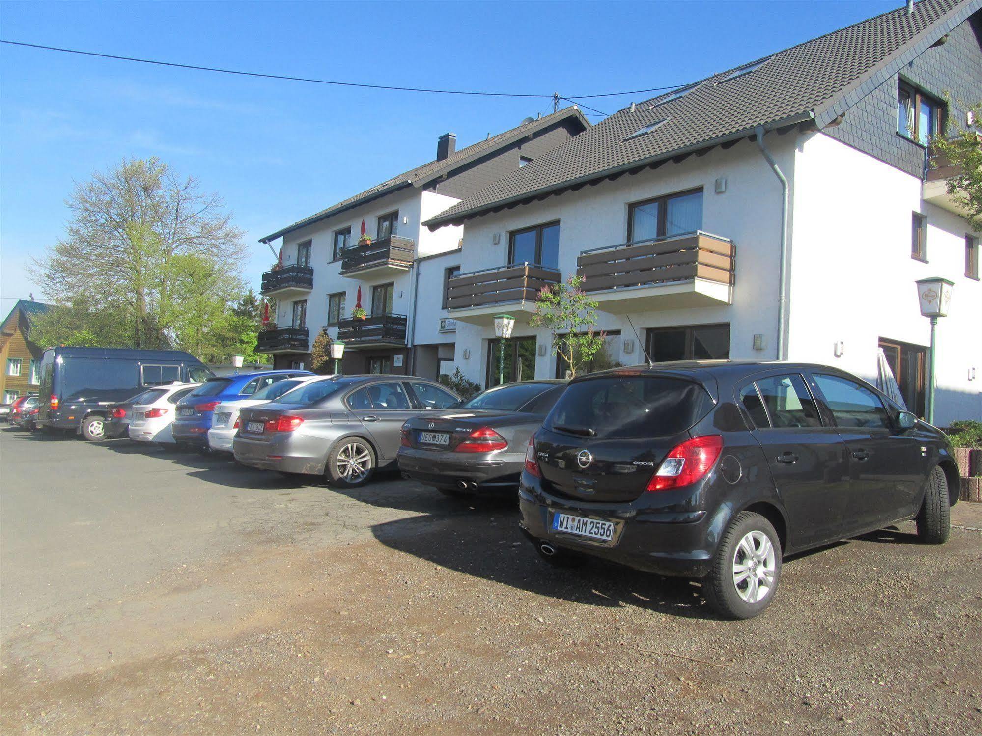 Hotel Zur Burg Nuerburg 외부 사진